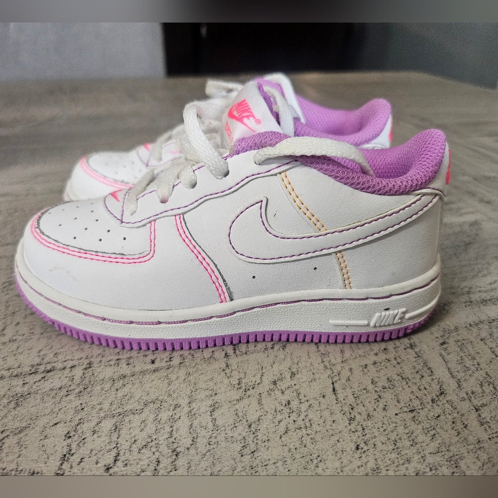 Nike Kids Sneakers in White and Purple 9c
